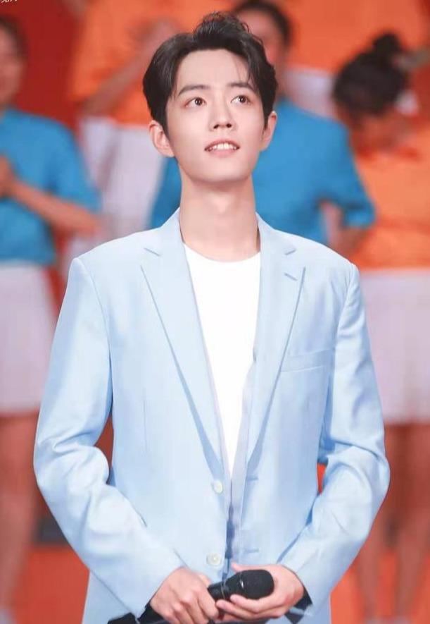 「传媒一班」肖战到底是不是“顶流”，一个生日见分晓？