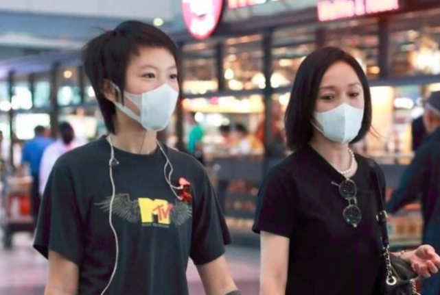 网友爆料周迅窦靖童将