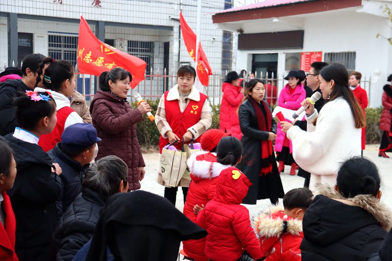 潢川县张集乡举办扶贫扶志文艺汇演暨昼访夜谈活动