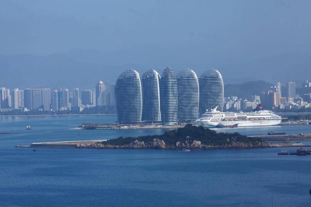 三亚凤凰岛打折转让，房价从16万降至2万，曾因破坏生态遭整改