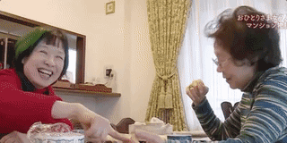 【新氧App】一辈子不结婚，化妆染发旅行玩游戏，这个80岁奶奶也太酷了吧！