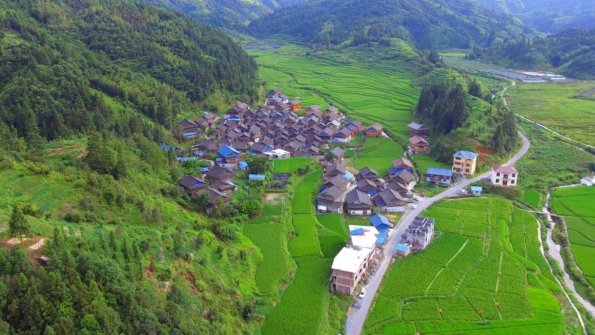 航拍贵州农村,景色迷人的村寨,无数城里人向往的地方