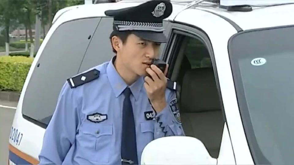 电视剧:警察在高速上巡逻,发现可疑车辆?