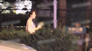 范冰冰被曝财务吃紧，在美容院拼命工作，忙到深夜饭都没吃