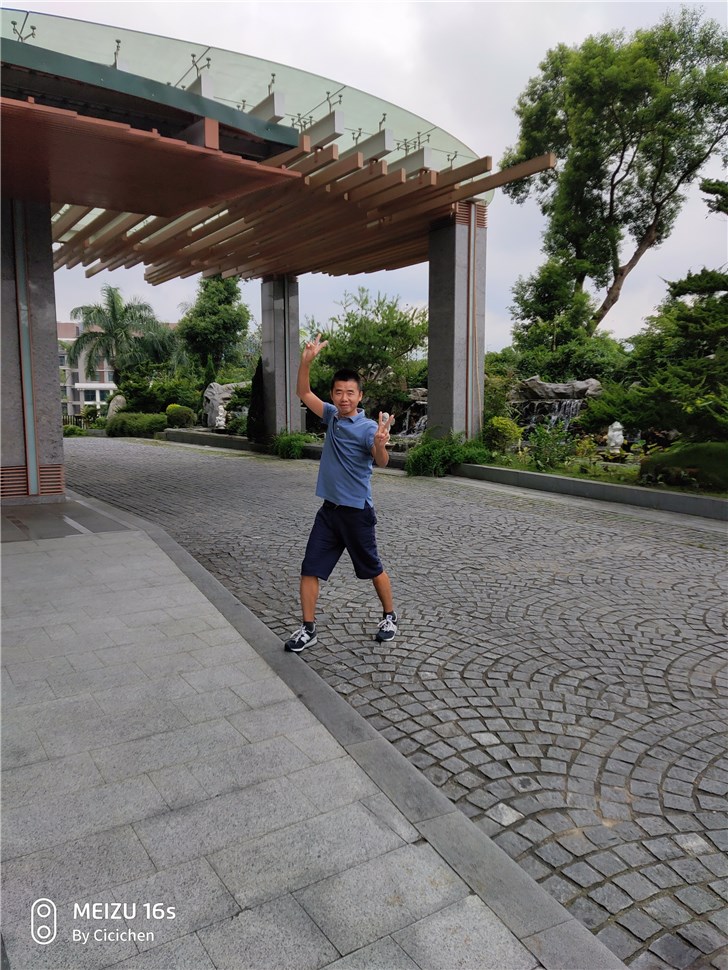 黄章现身魅族社区：晒游艇遛娃照，称新产品即将登场
