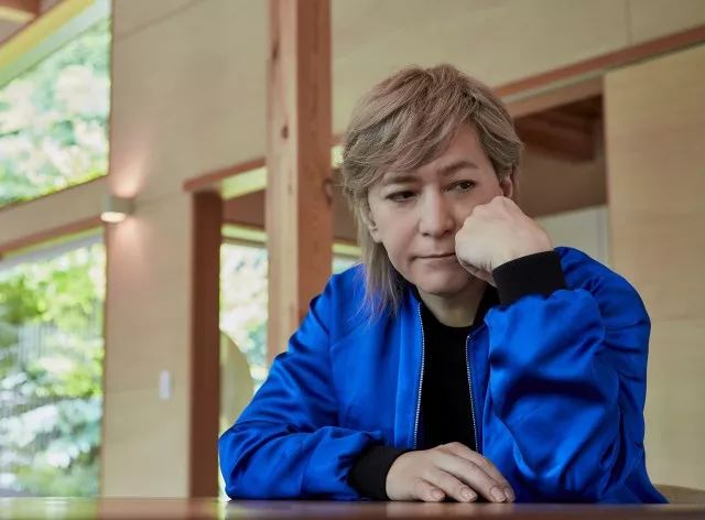渣男小室哲哉第三次离婚年收过亿的他却只愿付给前妻每月8万日元