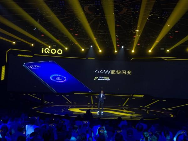 iQOO Pro 5G手机正式发布：骁龙855 Plus+12GB内存 5G+4G双卡双待