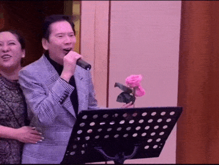耳濡目染！向佐喜欢从后抱住郭碧婷，竟是遗传向太基因