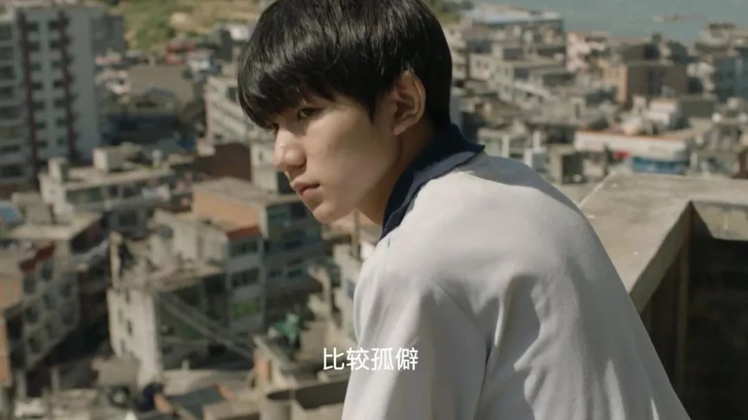 「娱小北vlog」实力宠“儿”！咏梅王景春把奖杯给王源拿着拍照，三人合影超美好