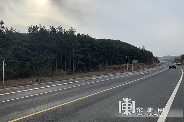 据了解,项目工程起点位于省道同汪公路,顺接饶盖公路,经大五村,通天