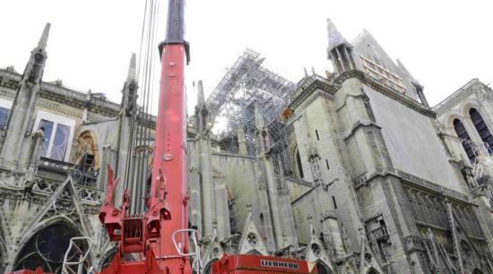 巴黎圣母院修复工作仍在继续 200年来首次不举行圣诞弥撒