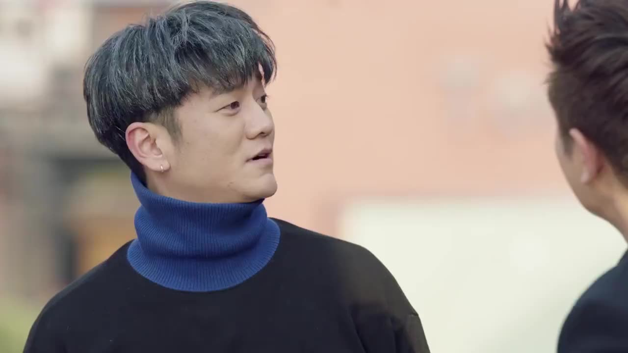 穷小伙每天骑电瓶车上下班,老板上网查价格,才