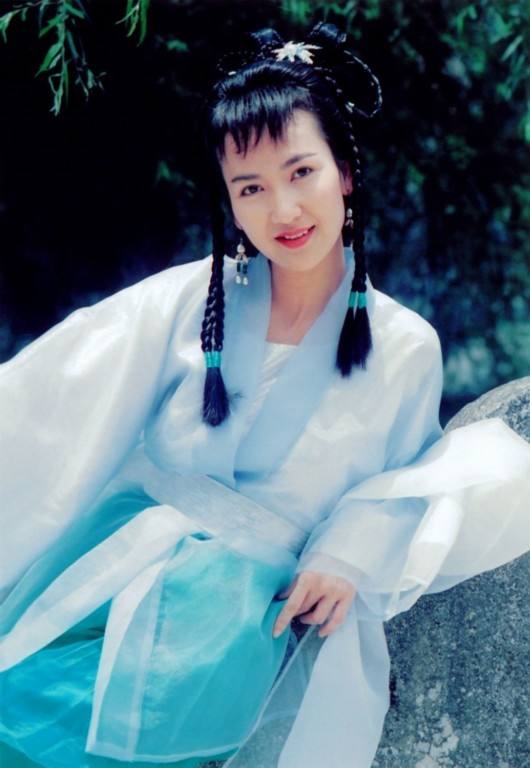 演青蛇成名，曾被气到流产致终身不育，32年后小三才对她说后悔