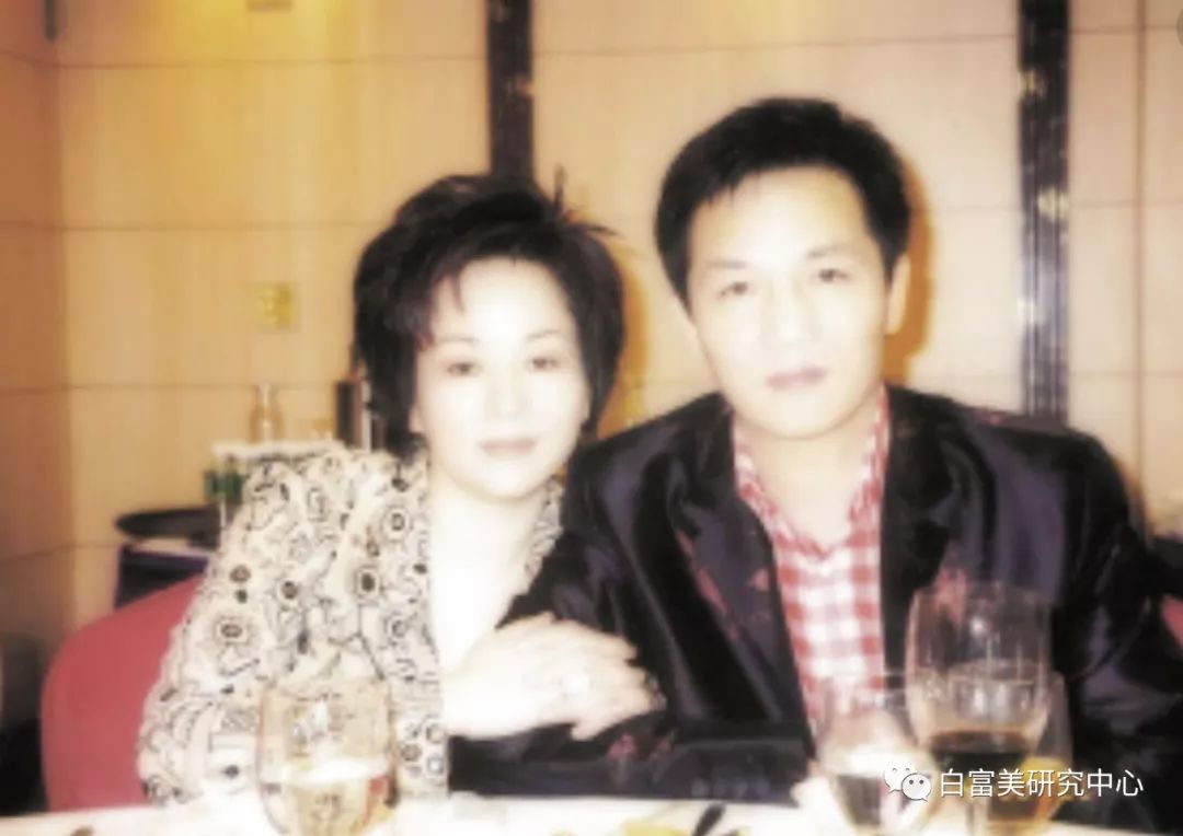 1989年,毛玉萍认识了在上海杨浦区开馄饨店的周正毅.