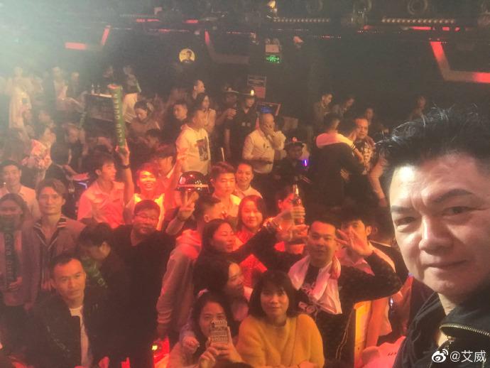 「会火」“金牌绿叶”艾威曝近况略显穷酸：妻子患癌生活窘迫，仍资助孩子