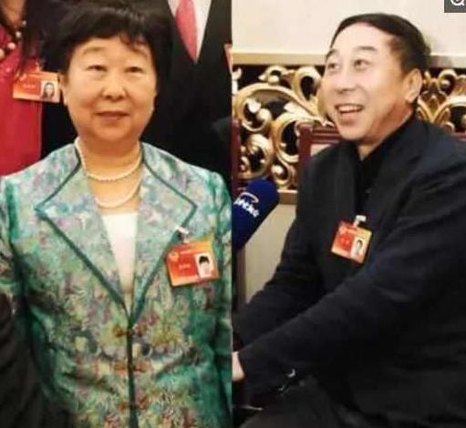 冯巩一家的基因太强大,长得都一个样;家庭背景显赫 名门望族