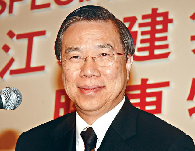 他是香港最低调富豪，李嘉诚甘庆林是他女婿，三子身价超百亿