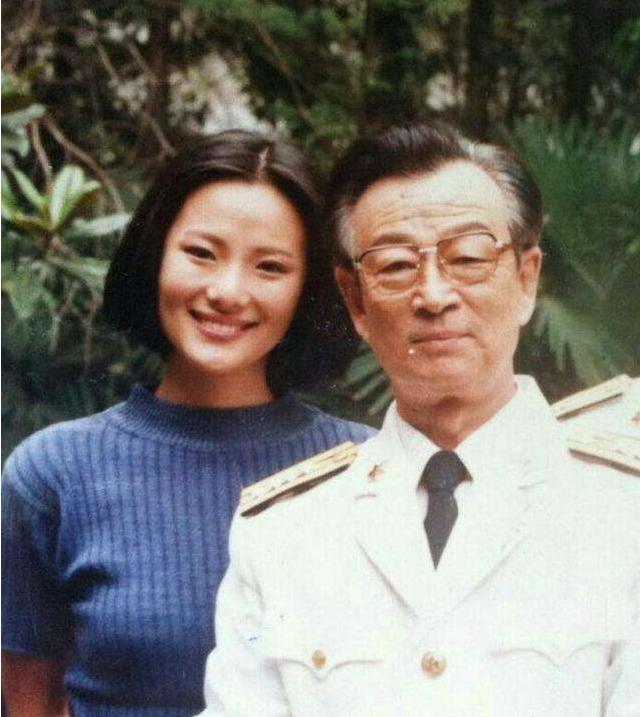 《小欢喜》里的她被赞最有中国老婆形象，年轻时也这么美！