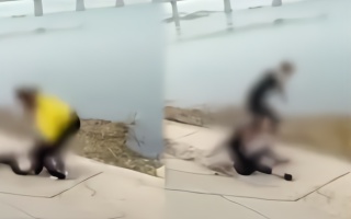 辽宁一女孩遭男女围殴 头被按水里连呼"我错了"