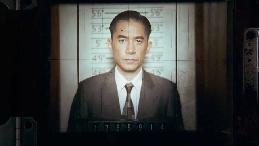 这部剧中梁朝伟真是太帅了,本色出演一代宗师,演技十足