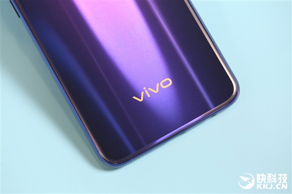 4800万AI三摄仅1598元 vivo Z5开箱图赏
