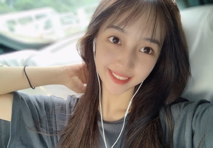 「熊猫娱乐」吴亦凡绯闻女友默认恋情，大方回应粉丝：是的哟