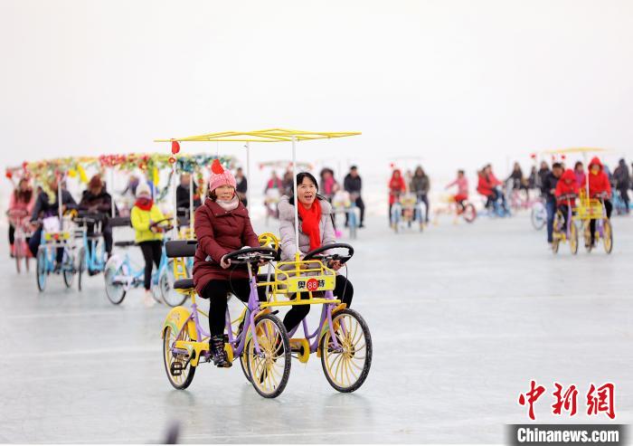 近年来,博湖县依托博斯腾湖国家5A级旅游景区,深入挖掘旅游资源