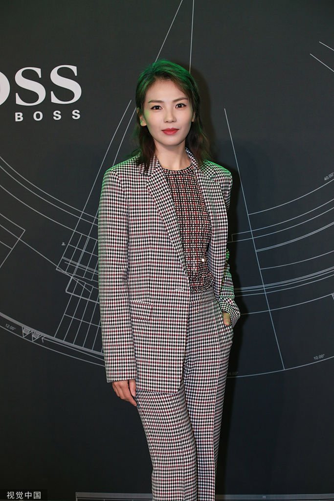 「娱乐星动」刘涛张嘉倪一飒一柔美翻了 李易峰穿红装与赵又廷吴尊同台比帅