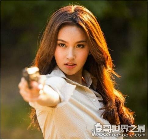 泰国最漂亮的三个人妖,拥有着漂亮的大眼睛、洁白的肌肤以及让所有女人都羡慕的魔鬼身材 泰国最漂亮的三个人妖,拥有着漂亮的大眼睛、洁白的肌肤以及让所有女人都羡慕的魔鬼身材