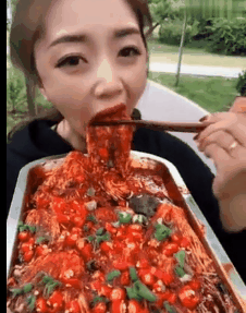 “丧命式”赚钱,靠吐活着!年入千万的吃播们,快要把自己逼死了
