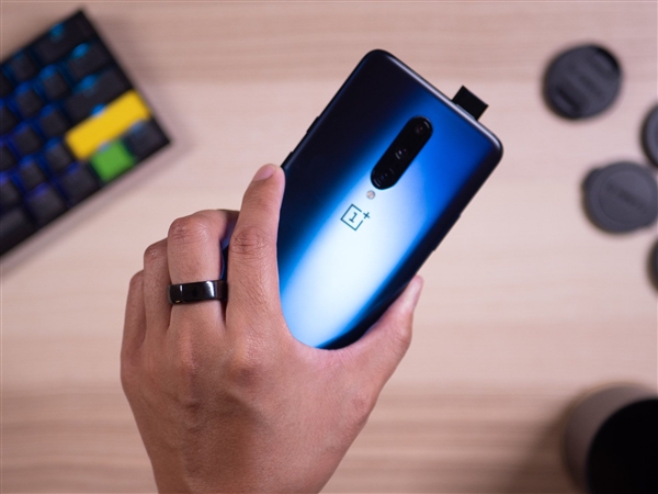 一大波90Hz屏手机已在路上 realme 90Hz新机不远了