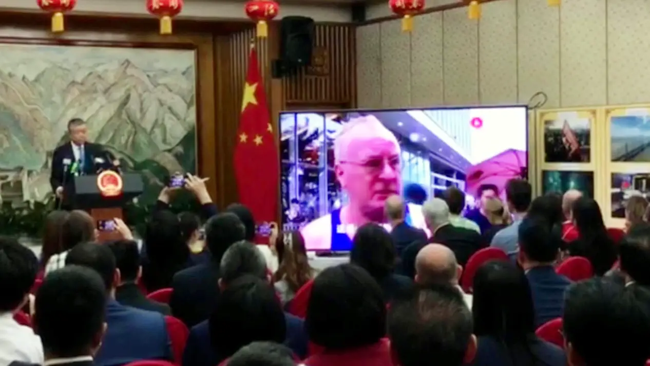 驻英大使开记者会播放香港视频 让大家看看在西方媒体看不到的