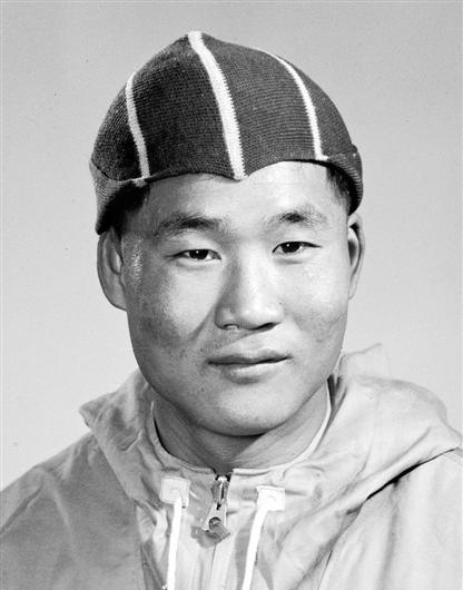 化身攀登者,回顾59年前王富洲、贡布、屈银华的珠峰极地使命