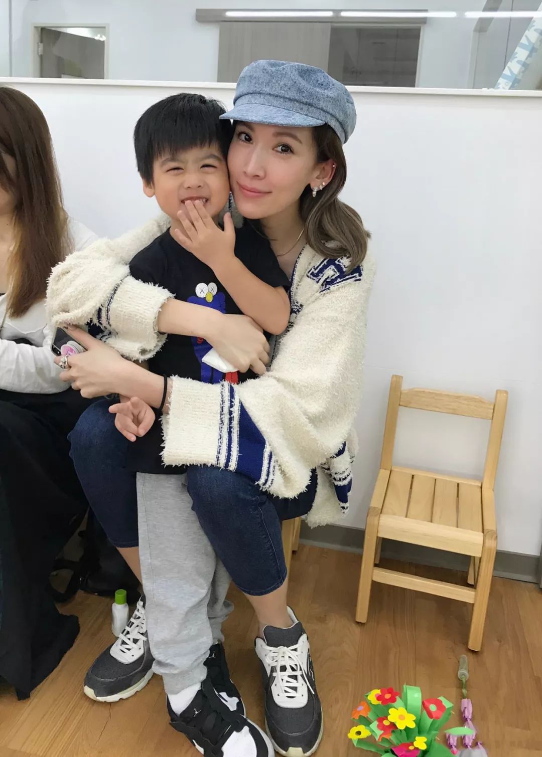 林志颖难怪对娇妻陈若仪很钟情,穿无痕裤秀超模腿,身材美成焦点