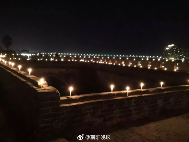 郭靖、黄蓉雕像落地襄阳引争议