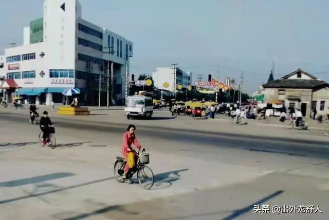 1994年,舒城县城关镇,梅河路街景.