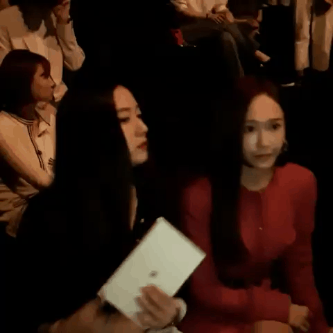 少女时代最新合体照,只有允儿的脸还能打,郑氏姐妹是一起胖了?