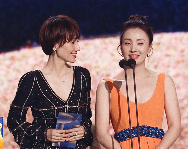 「一床情书」扒扒金鸡奖那些有故事的同框，胡歌霍建华重聚，李易峰陈伟霆合唱