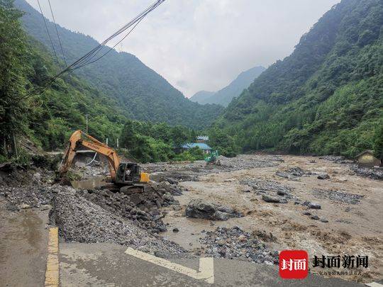 李智从8月19日晚开始,成都市西部片区出现明显强降雨天气,在大邑县