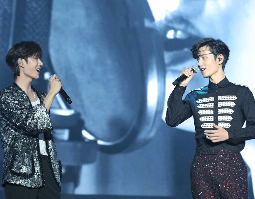 [伍脊六兽]《陈情令》团综来袭，“吸血”肖战王一博惹争议