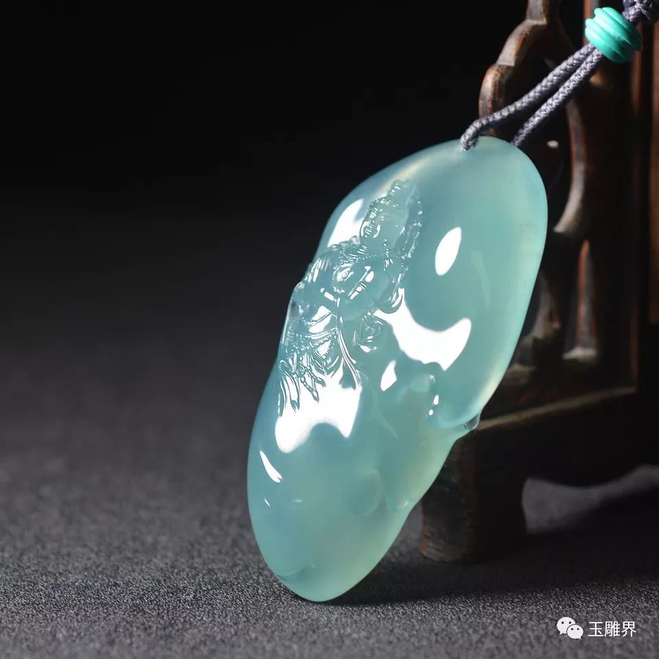 自在观音玉雕师周旺擅长佛教题材,人物题材的创作,在创作中极为重视