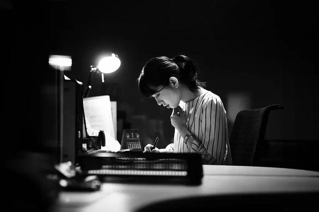 「AI财经社」终于成为「野兽」的她们