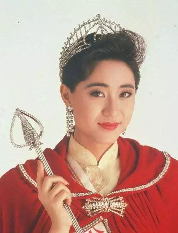 被戴8次绿帽，3次捉奸在床，“玉女掌门”周慧敏为何还是原谅他？