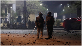 印度骚乱升级！警方攻入国立伊斯兰大学