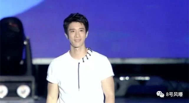 婚礼请42位大牌明星算什么！作为微商带货王，他一天能赚50万！