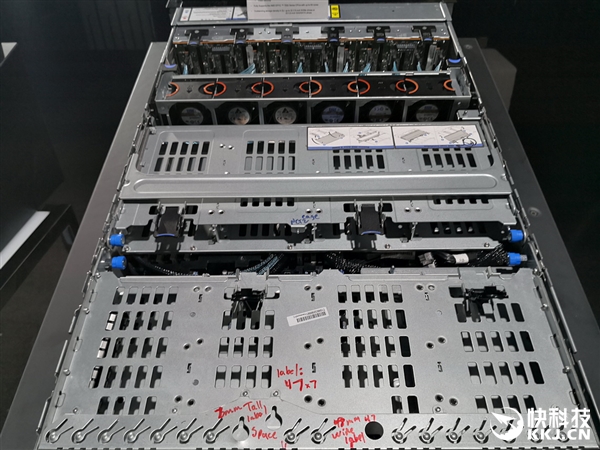 AMD二代霄龙秀肌肉：庞大软硬件生态集中演示