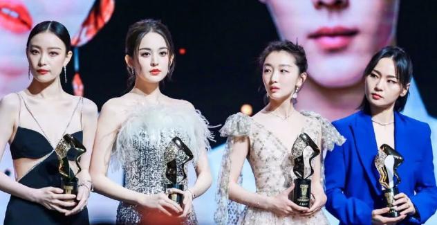 女星时尚盛典同框比美,刘诗诗气质佳,娜扎惊艳,热巴现麒麟臂?__凤凰网