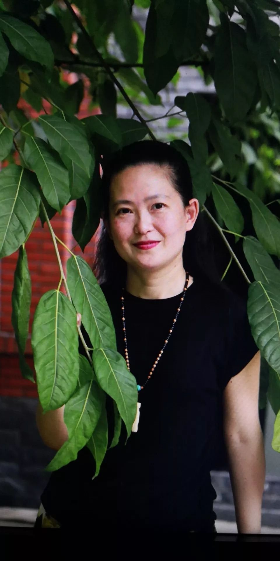 文博会邂逅渝派黄杨木女弟子，执刀刻木追逐梦想