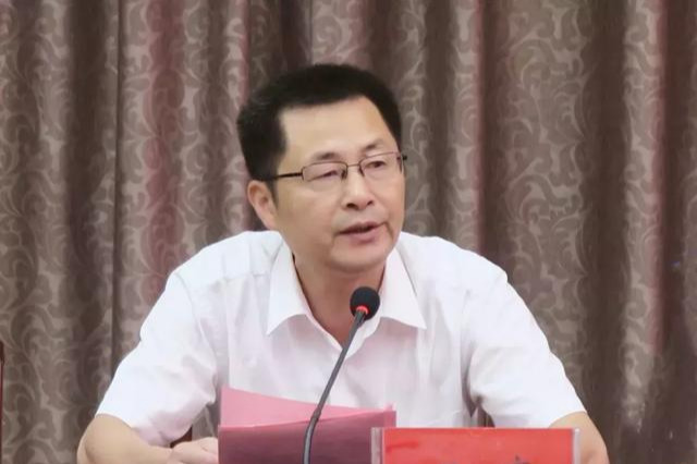 县二高校长李建光发言