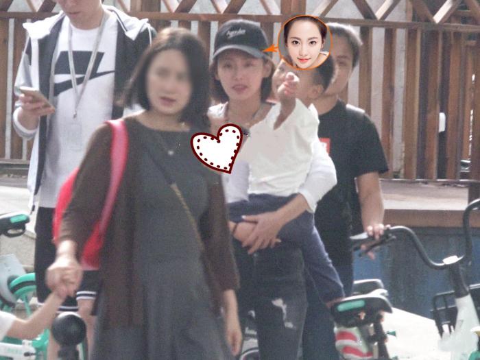 [熊猫娱乐]张嘉倪夫妻陪儿子庆生，买超心疼老婆，主动当“挑夫”抱寿星